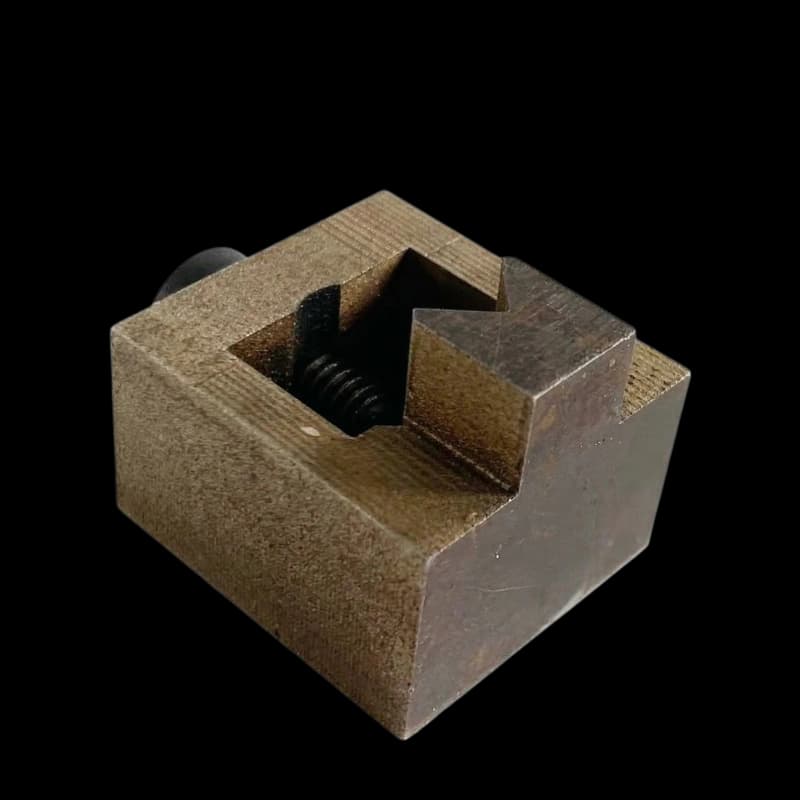 Tabletop Nailing Die Number 7 – 26x24x15mm hardened steel die block with 9mm opening and 7mm nail slot