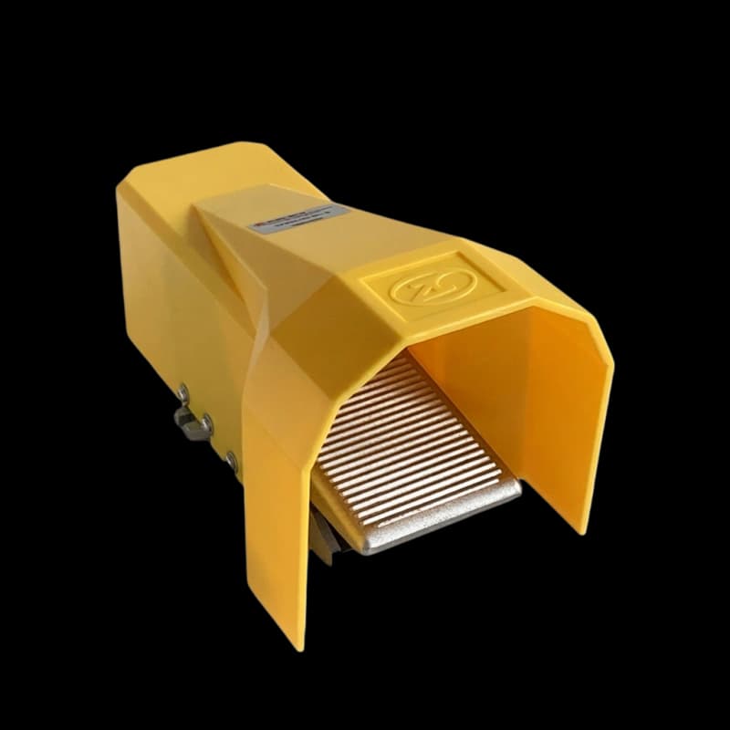 Pneumatic Foot Switch Tabletop Corner Nailing Machine – yellow