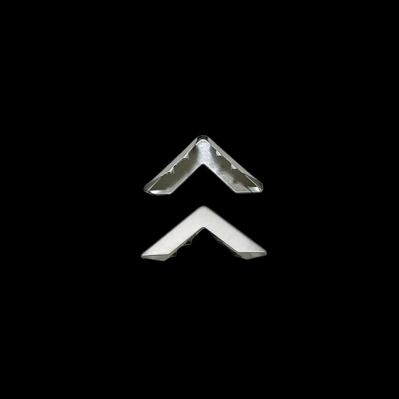 Silver Serrated Corner Guard 26mm Deep Channel – 26x7mm Silver metal corner guard